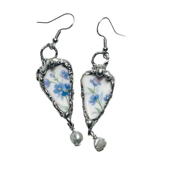 Royal Albert 1976 Memory Lane Earrings with Boho Metalwork & Freshwater Pearls - Picture 5 of 13